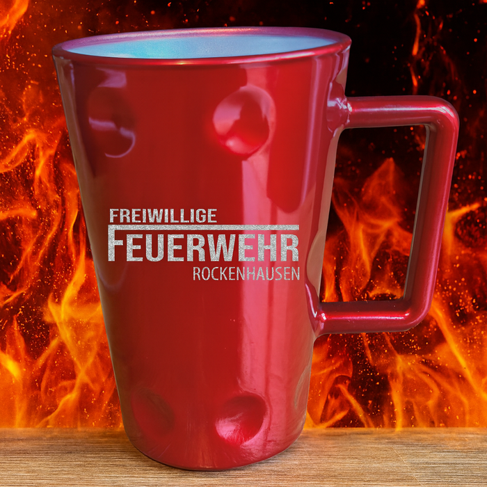 Freiwillige Feuerwehr Dubbetasse in rot mit Gravur