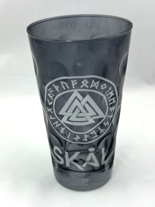 Dubbeglas grau glanz mit Gravur Skal