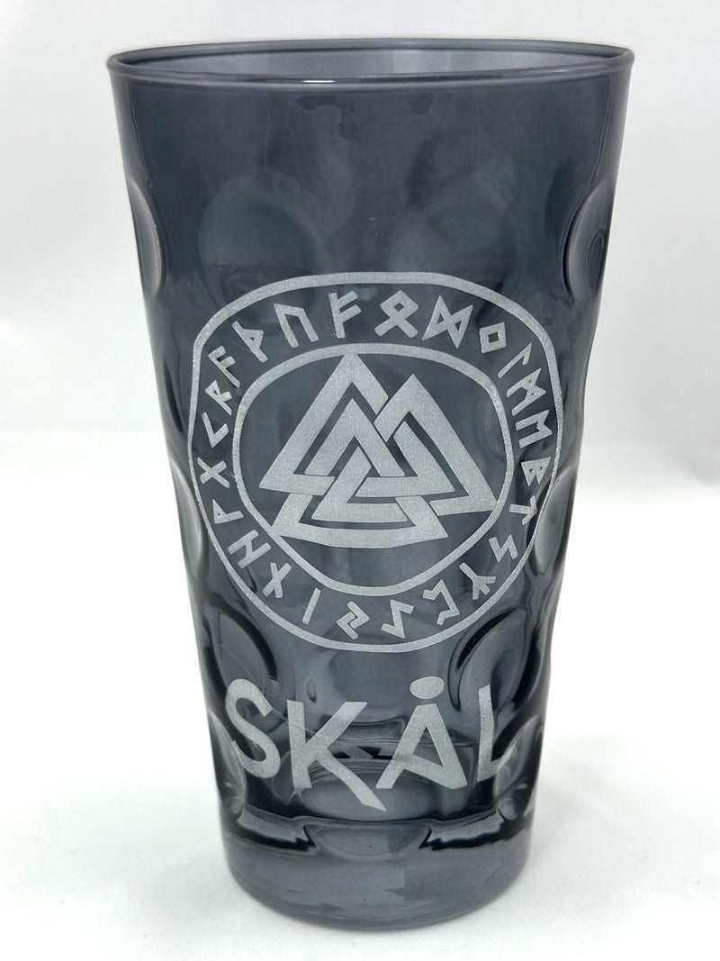 Dubbeglas grau glanz mit Gravur Skal
