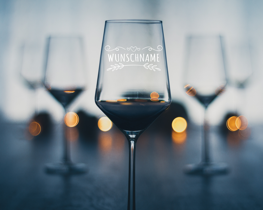 Weinglas mit graviertem Wunschname- das perfekte Geschenk für deinen Lieblingsmensch