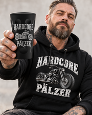 Biker mit schwarzem HARDCORE PÄLZER Hoodie und mattschwarzem Dubbeglas – Geschenkset