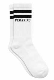 Weiße PFALZKIND Tennissocken als Paar mit schwarzen Streifen und schwarzem Schriftzug