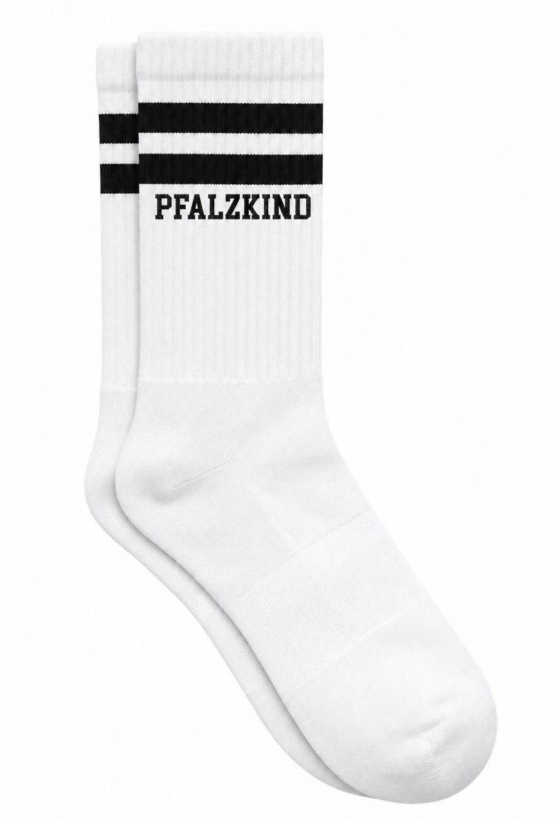 Weiße PFALZKIND Tennissocken als Paar mit schwarzen Streifen und schwarzem Schriftzug